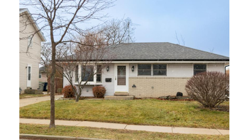 3733 S 80th St Milwaukee, WI 53220 by First Weber Inc- Greenfield $209,900