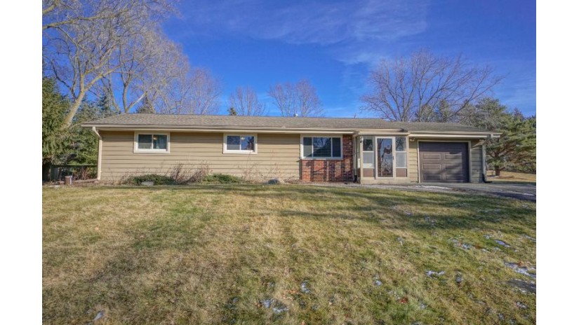 304 Oneida St Delafield, WI 53018 by Lake Country Flat Fee $379,900