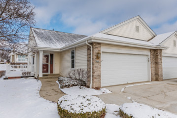 626 Park Dr, Waterford, WI 53185-2890