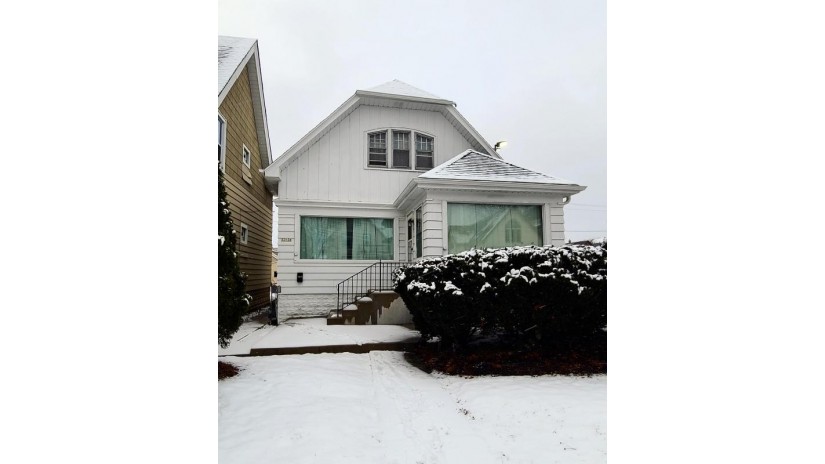 1315 S 45th St 1315A West Milwaukee, WI 53214 by Porch Light Property Management & Real Estate - joe@porchlightproperty.com $182,000