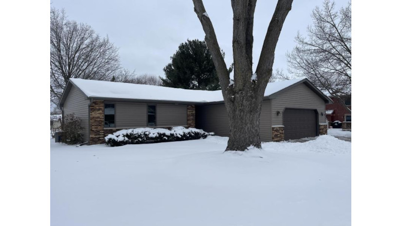 706 Grove St Onalaska, WI 54650 by Gerrard-Hoeschler, REALTORS $325,000