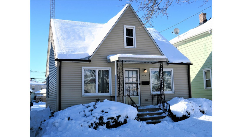 2501 Jerome Blvd Racine, WI 53403 by Shorewest Realtors $138,000