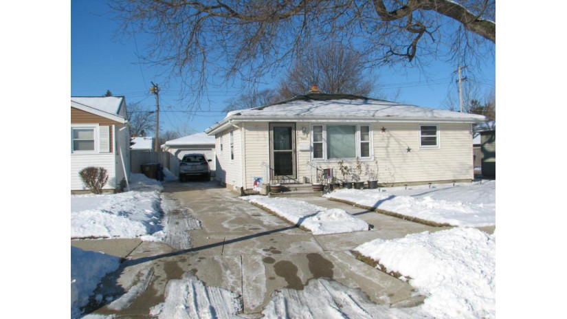 7826 32nd Ave Kenosha, WI 53142 by Lake to Lake Realty LLC $199,900