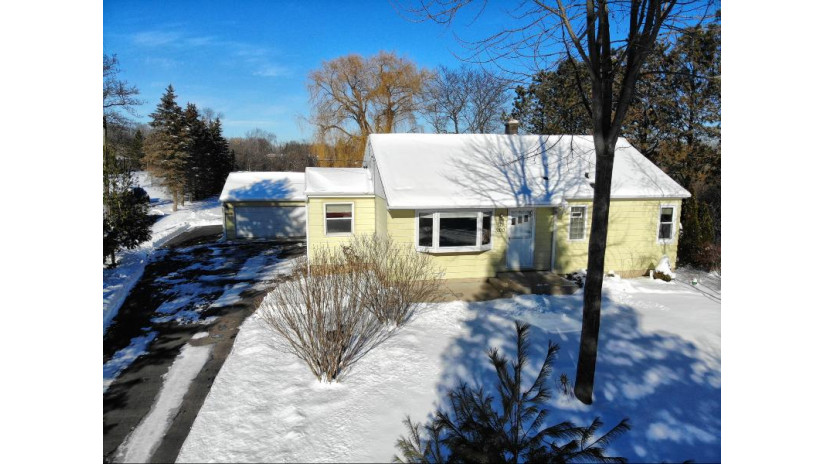 3100 W Puetz Rd Franklin, WI 53132 by RE/MAX Realty Pros~Milwaukee $279,900