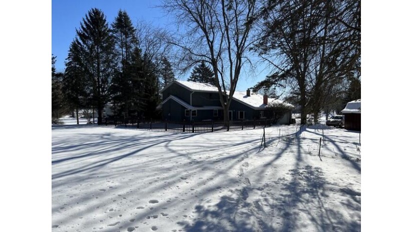 S87W27810 Hidden Lakes Dr Vernon, WI 53149 by Bear Realty, Inc $419,000