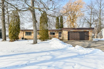 5985 S Brandtwood Ct, Cudahy, WI 53110-3405