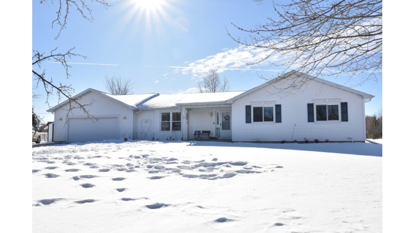 1425 Hickory Ct Grafton, WI 53024 by Shorewest Realtors $374,900