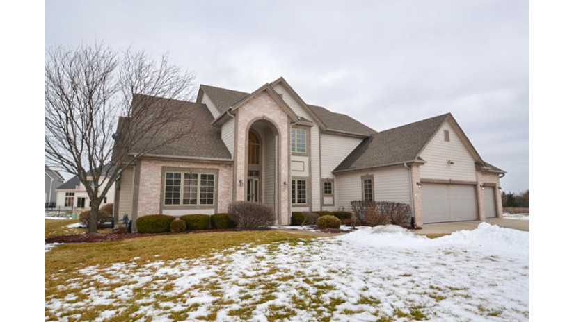 13690 W Foxwood Dr New Berlin, WI 53151 by Shorewest Realtors $749,800