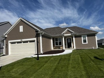 N174W20549 Laurel Springs Cir, Jackson, WI 53037