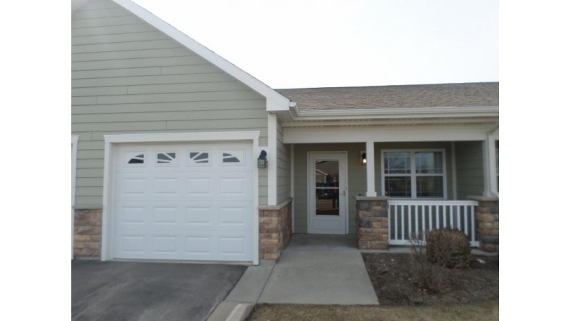 2840 21st St 27 Kenosha, WI 53140 by Bear Realty , Inc. Ken $199,900