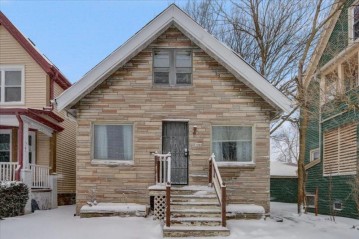 1208 S 47th St, West Milwaukee, WI 53214-3506