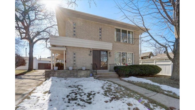 5713 W Warnimont Ave Milwaukee, WI 53220 by Keller Williams-MNS Wauwatosa $295,000