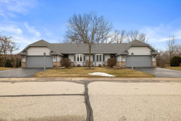 N114W15963 Red Oak Cir, Germantown, WI 53022-6013