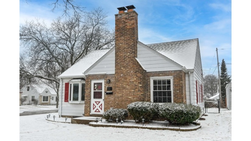 181 S 80th St Milwaukee, WI 53214 by Shorewest Realtors $229,000