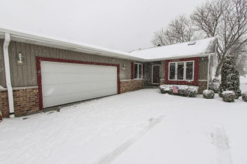 4517 W Clayton Crest Ave, Greenfield, WI 53220-5054