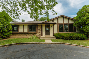 9030 W Helena Ct, Milwaukee, WI 53224-4756