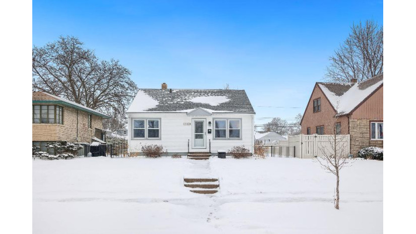 1416 Hyde Ave La Crosse, WI 54601 by RE/MAX Results $179,900