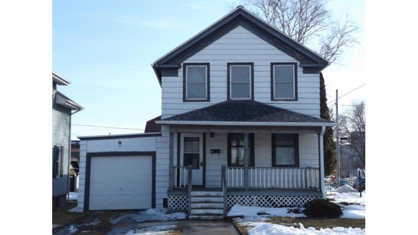 425 Chicago St Manitowoc, WI 54220 by Coldwell Banker Real Estate Group~Manitowoc - 920-769-1600 $99,500