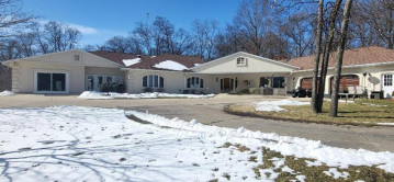 903 W Hazel Ridge Rd, Elkhorn, WI 53121