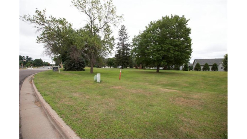 2364 St Andrews Drive Altoona, WI 54720 by Elite Realty Group, Llc $69,900