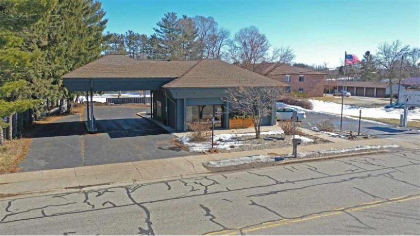 717 Churchill Street Waupaca, WI 54981 by Shambeau & Thern Real Estate, LLC - Office: 715-258-9900 $119,000