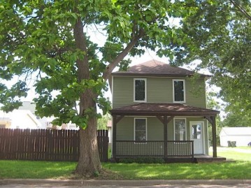 214 E Perry St, Prairie Du Chien, WI 53821