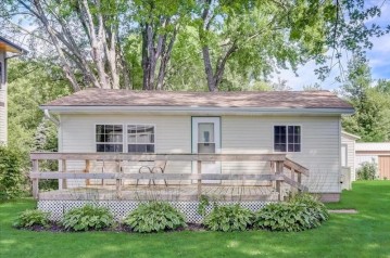 S7744 W Grandview Ave, Merrimac, WI 53561