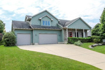 W8233 Bridle Path, Lake Mills, WI 53551