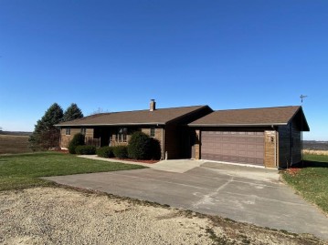 88 Dry Bone Rd, Highland, WI 53543