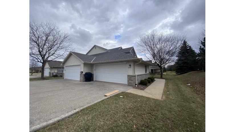 4851 W Maple Leaf Cir Greenfield, WI 53220 by Badger Realty Team - brody.downie@gmail.com $244,900