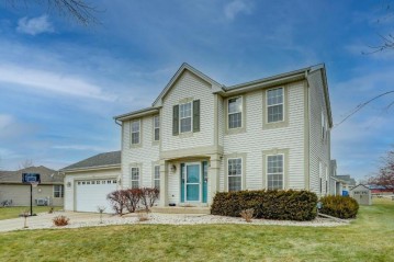 715 Bridlewood Ln, Watertown, WI 53094-5915