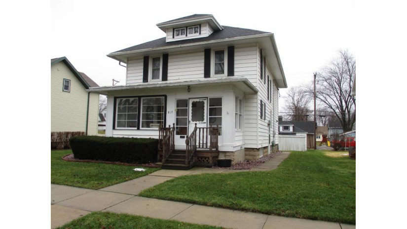 817 E Walnut St Horicon, WI 53032 by Century 21 Affiliated - Cell: 920-210-1026 $215,000