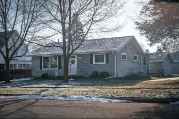 409 Grandview Ave, Waupun, WI 53963