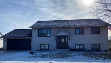 29 Jaz Cir, Reedsburg, WI 53959