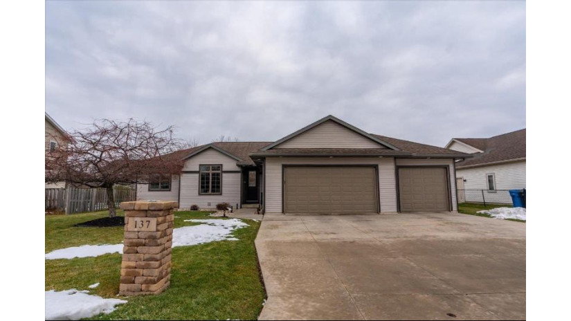 137 Shawn Ave Arlington, WI 53911 by Badger Realty Team - laura@teamlahti.com $419,900