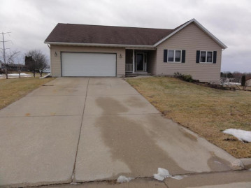 595 Bauer Ln, Wyocena, WI 53960