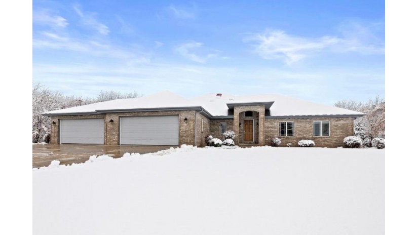 2804 W Deer Path Tr Janesville, WI 53545 by Briggs Realty Group, Inc - Home: 262-661-3950 $684,000
