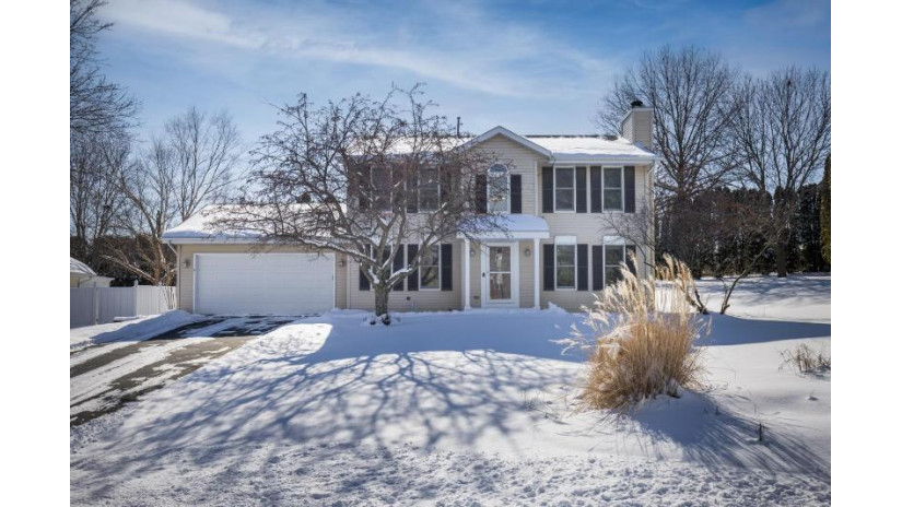 2923 Dartmouth Dr Janesville, WI 53548 by Rock Realty $399,900