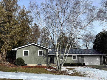 165 Green Hill Cir, Milton, WI 53563