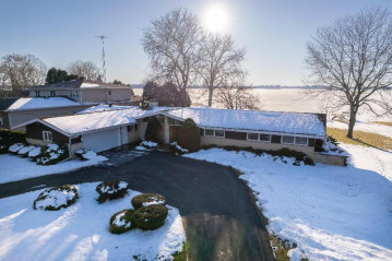 622 Lake Shore Dr, Beaver Dam, WI 53916