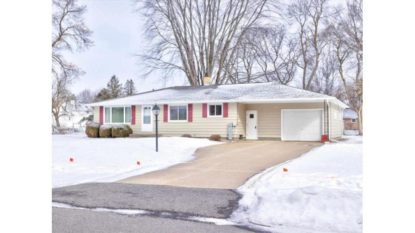 407 Wildwood Court Marshfield, WI 54449 by Nexthome Hub City - Phone: 715-305-0444 $189,900