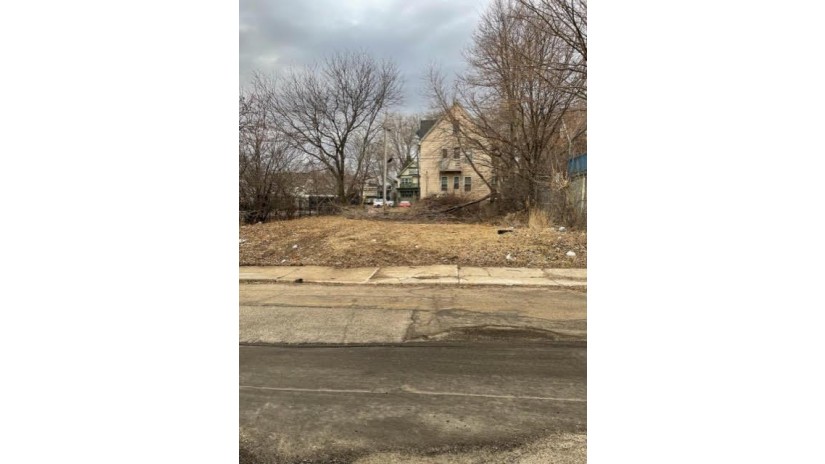 1321-1323 N 37th Pl Milwaukee, WI 53208 by Homelight Inc $8,888