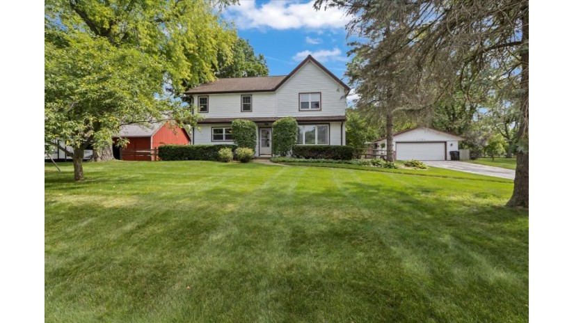 17725 W Beres Rd New Berlin, WI 53146 by Shorewest Realtors $975,000