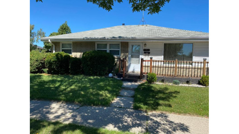 526 W Allerton Ave Milwaukee, WI 53207 by Coldwell Banker HomeSale Realty - Wauwatosa $254,900