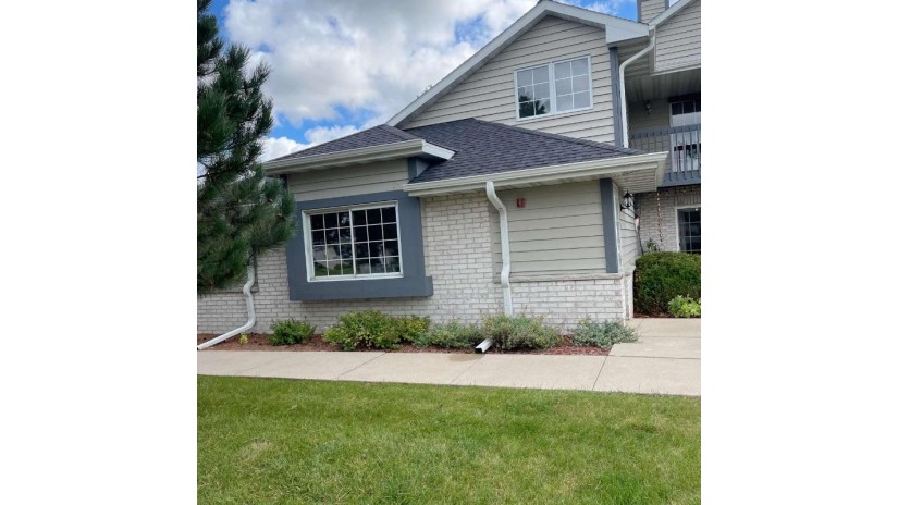 W240N2566 E Parkway Meadow Cir 6 Pewaukee, WI 53072 by The Rosemont Group Realty LLC $196,650