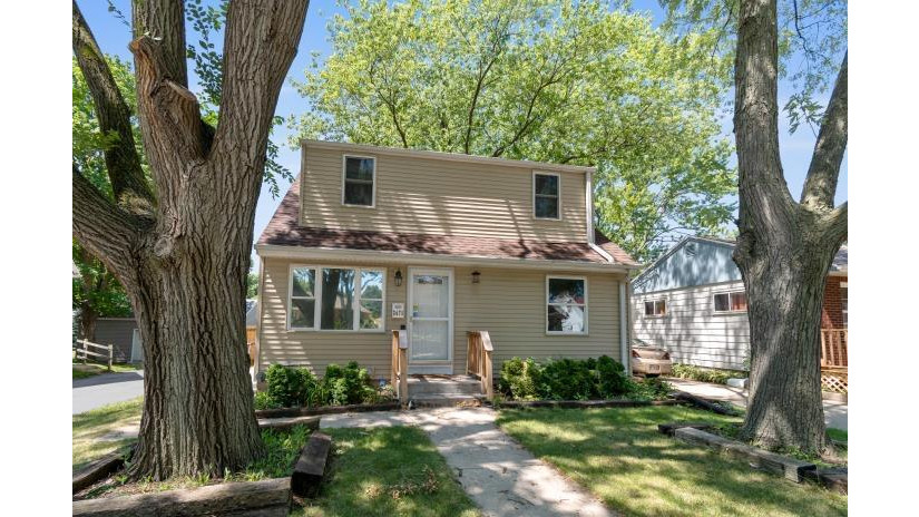 2475 S 95th St West Allis, WI 53227 by Keller Williams Prestige $229,900