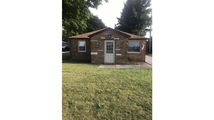 7031 60th St Kenosha, WI 53144 by Berkshire Hathaway Home Services Epic Real Estate $159,900