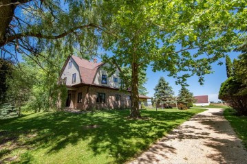 W1946 Iowa Rd, Herman, WI 53035-9726