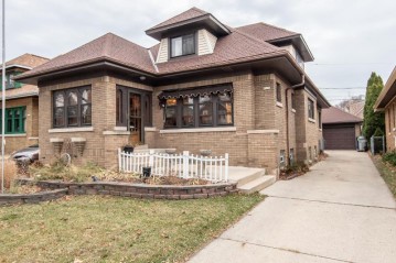 2234 N 60th St, Milwaukee, WI 53208-1044