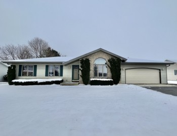 613 Devils Ln, Walworth, WI 53184-5851